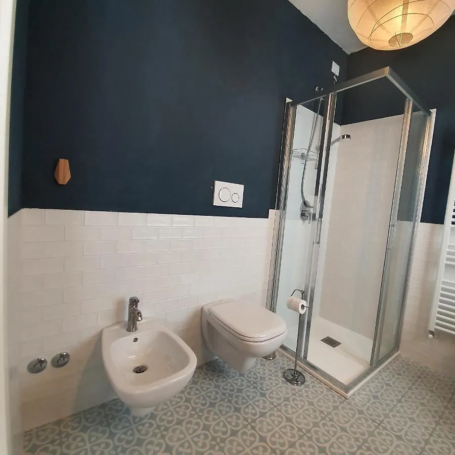 Castano Primo Malpensa - Independent Double Room & Bathroom בית הארחה