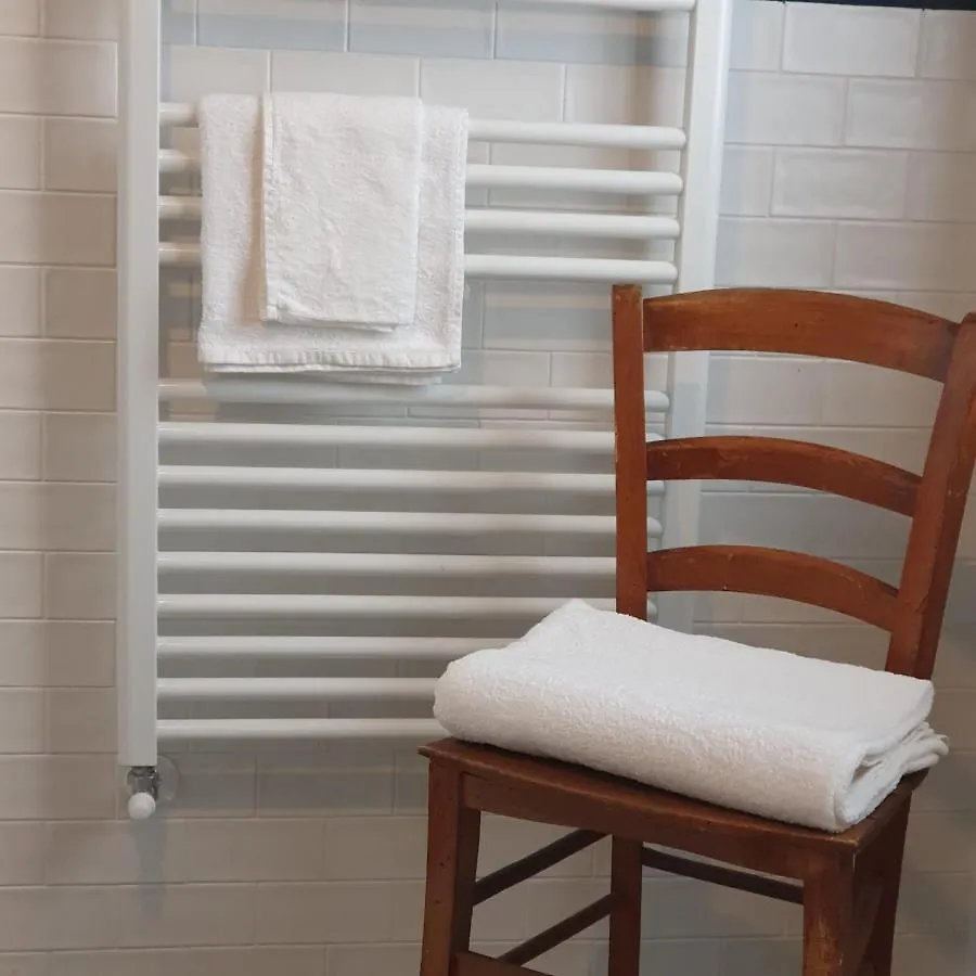 Pensionat Malpensa - Independent Double Room & Bathroom Castano Primo
