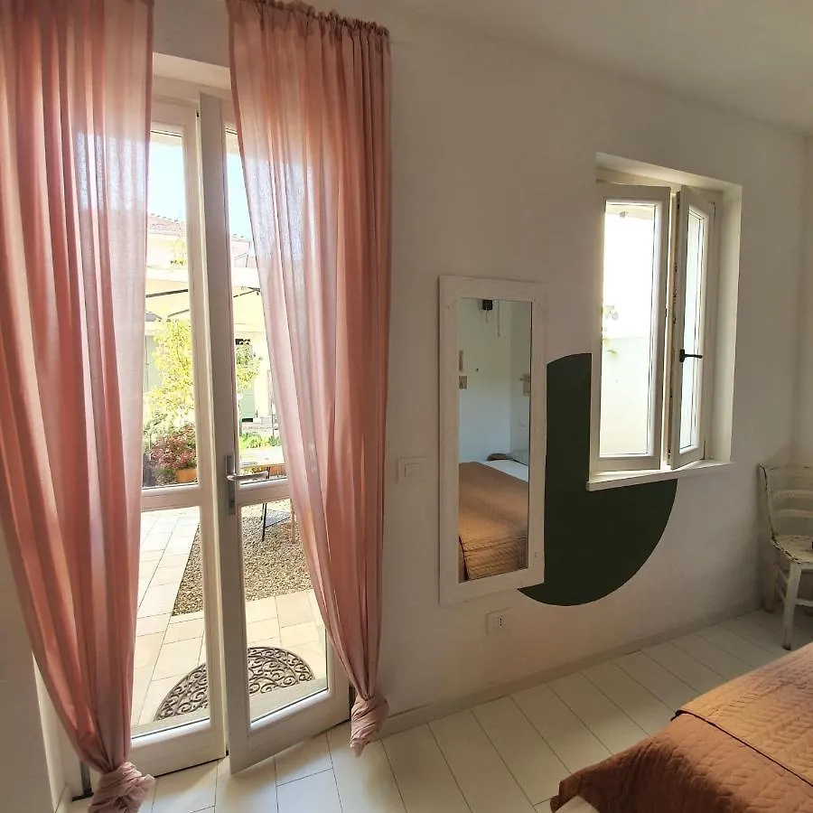 Malpensa - Independent Double Room & Bathroom Castano Primo 0*,  Italia